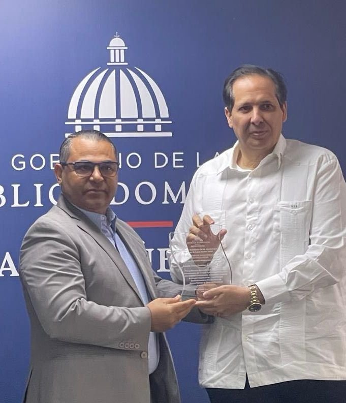 Ministerio de Salud Pública reconoce a la Asociación Instituto Dominicano de Cardiología por su transparencia y compromiso social