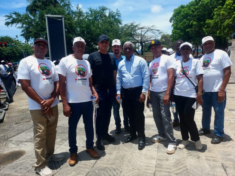 Comunitarios de La Cuaba protestan contra instalación de vertedero