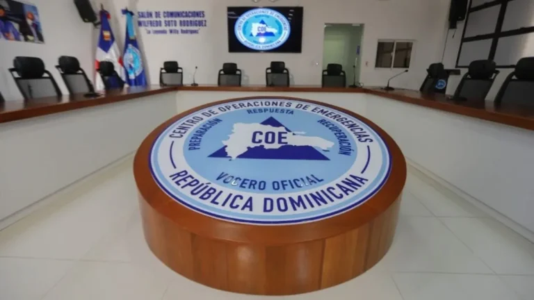 Centro de Operaciones de Emergencias (COE) emite alerta verde para seis demarcaciones por onda tropical