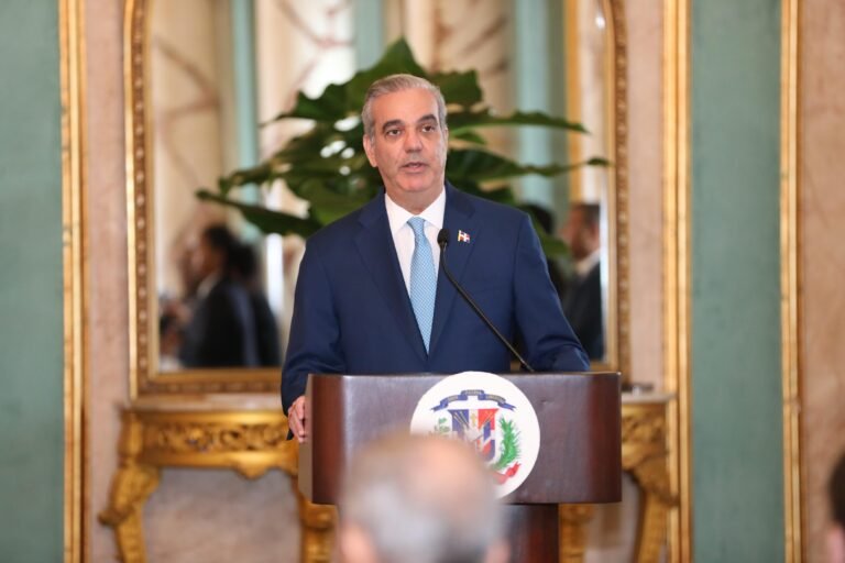 Presidente Abinader desarrollará jornada de inauguraciones de obras educativas, deportivas y turísticas en Samaná este fin de semana