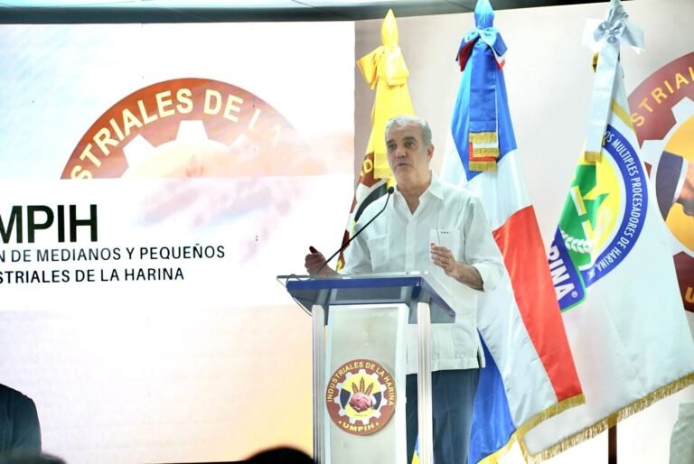 Presidente Abinader afirmó que gobierno continuará apoyando a los pequeños y medianos productores de la harina con equipamiento y ayudas técnicas para mantener precios adecuados del pan