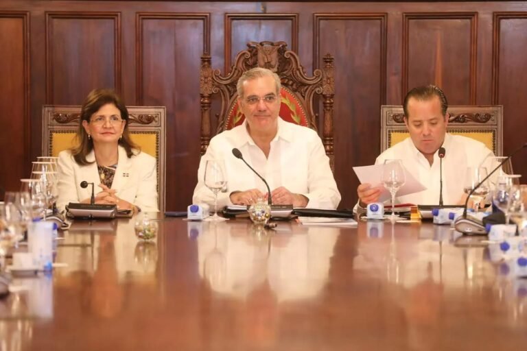 Presidente Abinader expresa su total indignación, califica de «animal» al responsable de la muerte de un joven en Herrera y exige que se haga justicia