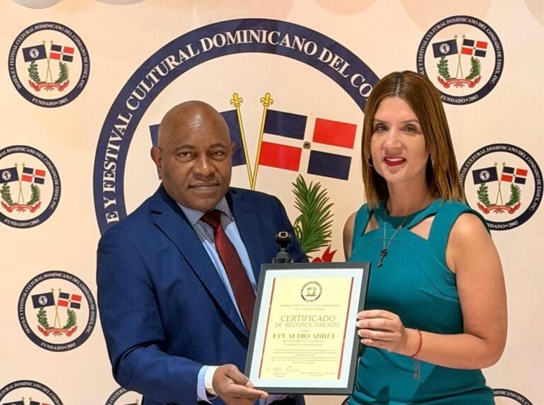 News Digital TV es galardonado en Nueva Jersey por su alto compromiso con la diáspora dominicanaBELLEVILLE, NEW JERSEY. – La plataforma informativa News Digital TV sumó un importante éxito a su trayectoria tras recibir un reconocimiento especial por parte de la directiva del Desfile y Festival Cultural Dominicano del Condado de Essex, en el estado de Nueva Jersey.