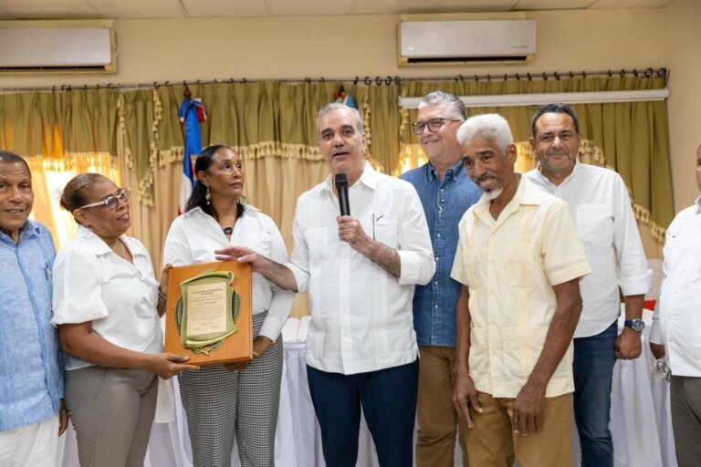 Asociación de Ganaderos de Duvergé reconoce al presidente Abinader por su respaldo al desarrollo del sector, a la producción lechera nacional y a la seguridad alimentaria del país