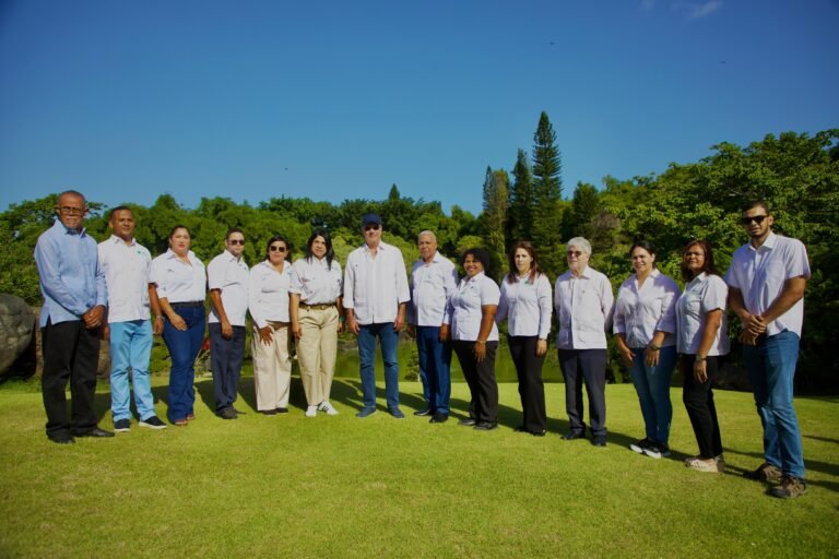 Presidente Abinader visita el Zoológico Nacional tras más de 20 años sin la presencia de un mandatario y anuncia su transformación integral, a una semana de su 51 aniversario