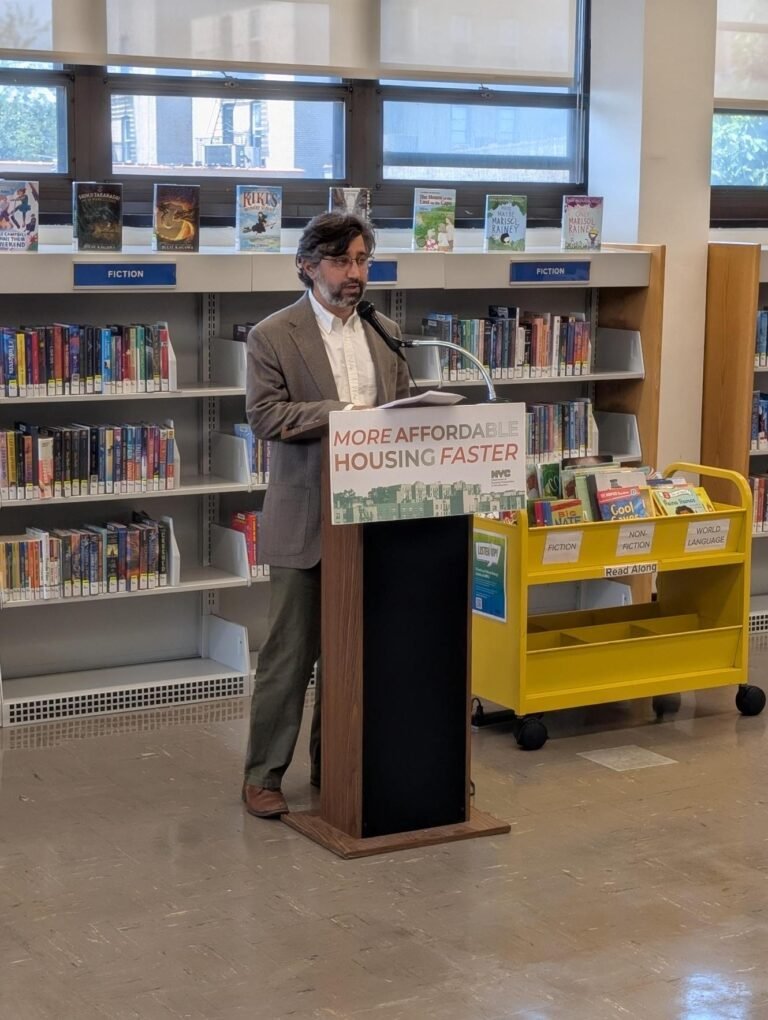 La agencia municipal de vivienda y la Biblioteca Pública de Brooklyn celebran un hito en el proyecto de la Biblioteca New Utrecht para construir una biblioteca pública totalmente nueva junto a viviendas 100 % asequibles.