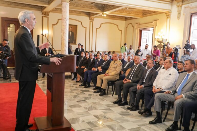 Presidente Abinader exhorta a convertir los ideales de Duarte en conducta pública y compromiso ciudadano al conmemorarse el 150 aniversario de su fallecimiento
