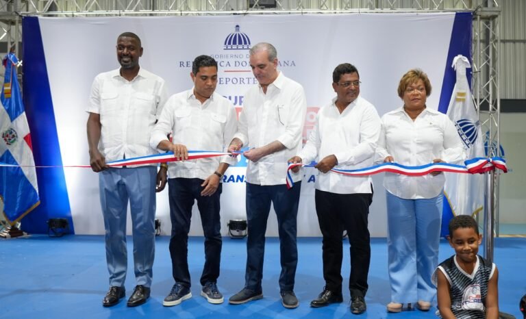 Presidente Abinader entrega remozado el Club Deportivo Dante Lemoniel; ministro Kelvin Cruz asegura que su gestión marcará un antes y un después en el deporte