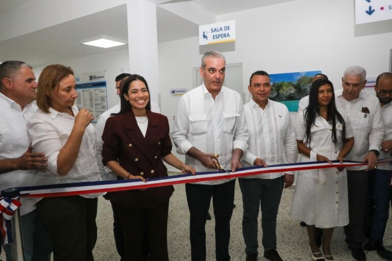 Presidente Abinader entrega remozado Hospital Municipal de Guayubín y nueva área de Emergencia que beneficia de manera directa a más de 39 mil habitantes