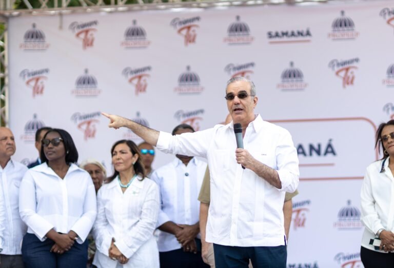 Presidente Abinader destaca transformación de Samaná, con la construcción del puerto de Arroyo Barril, remodelación del puerto de Santa Bárbara de Samaná, la avenida de entrada, titulación de terrenos y la intervención del hospital