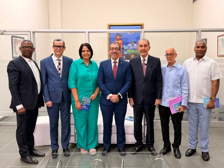 Franklin García Fermín presenta al público Mi Padre y las Mariposas