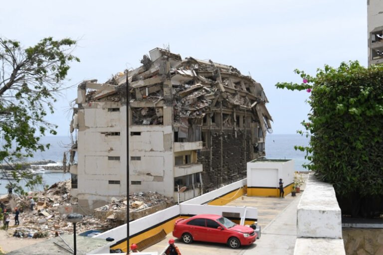 Suben a 3,342 los fallecidos y a 16,740 los heridos por los terremotos en Venezuela