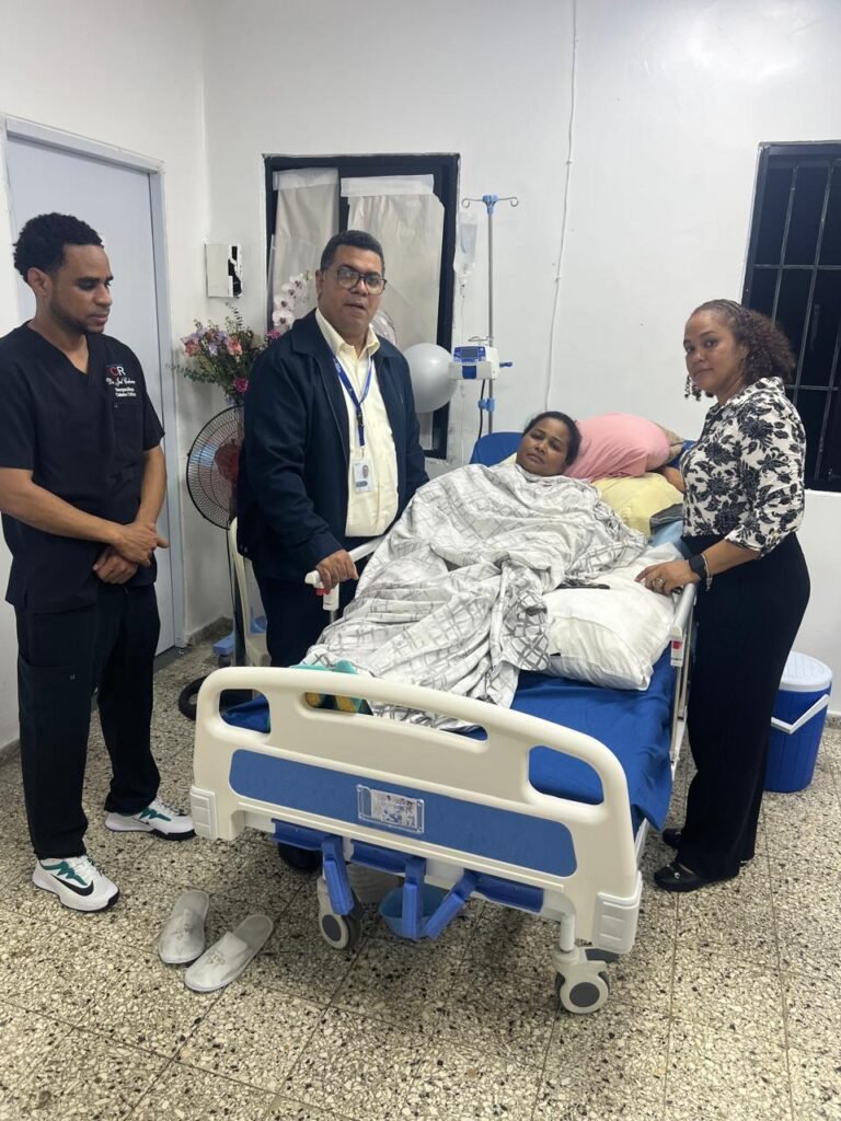 SRS Higuamo brinda respaldo a médico agredida y refuerza seguridad en el Hospital Arístides Fiallo