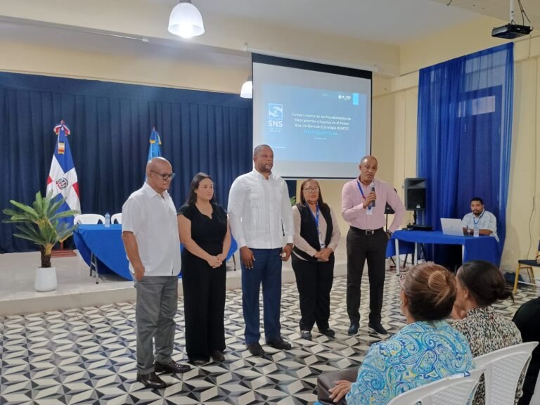 SNS imparte capacitación “Fortalecimiento de los Procedimientos de Medicamentos e Insumos en el Primer Nivel de Atención (Estrategia HEARTS), dirigida a colaboradores del SRS Higuamo-Yuma”.