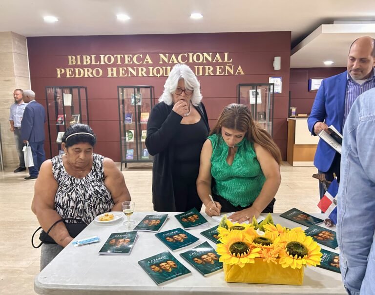 Dajelis Rodríguez relanza en República Dominicana su libro de poesía “Catarsis: Huellas del Amor”